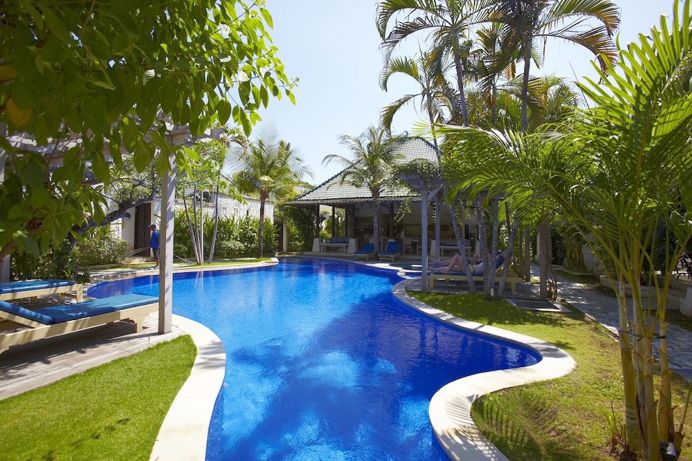 Artemis Villa And Hotel 42/46
