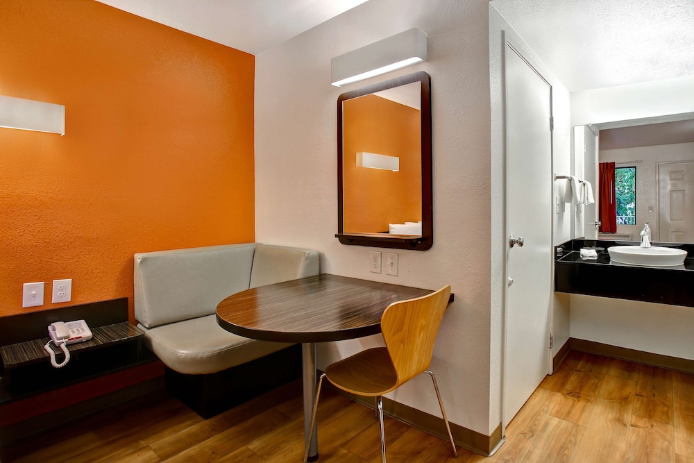 Motel6 Sunnyvale, CA - North 39/60