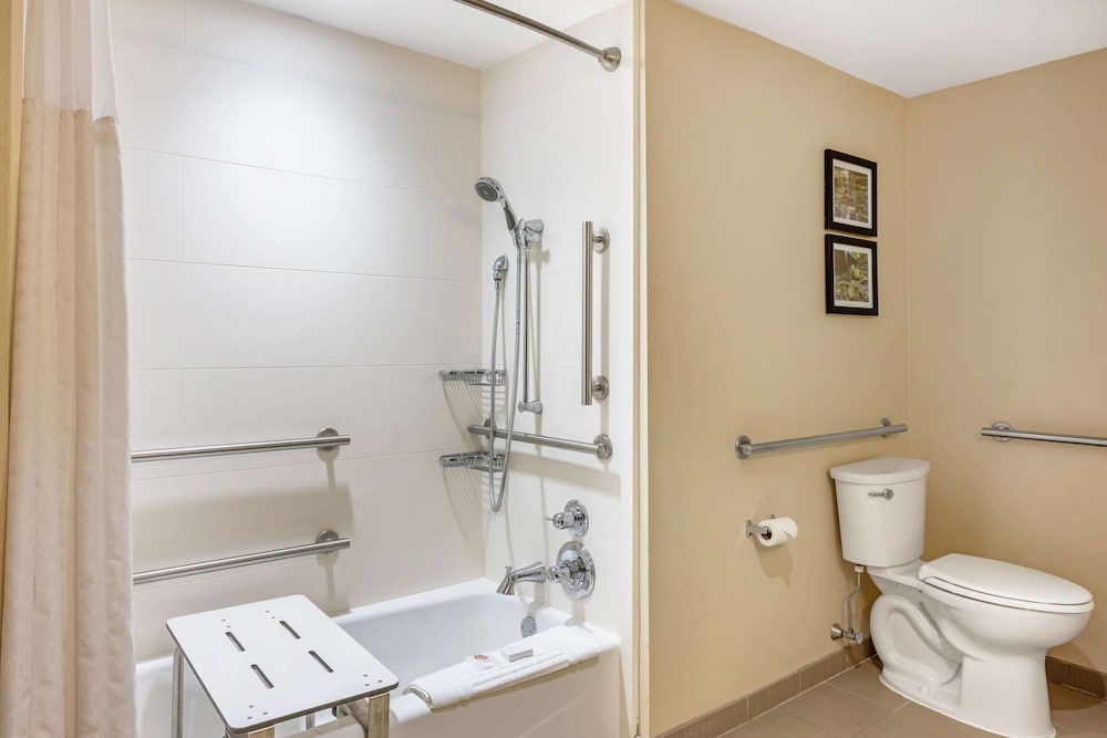 Comfort Inn & Suites At Crossplex Village 49/50