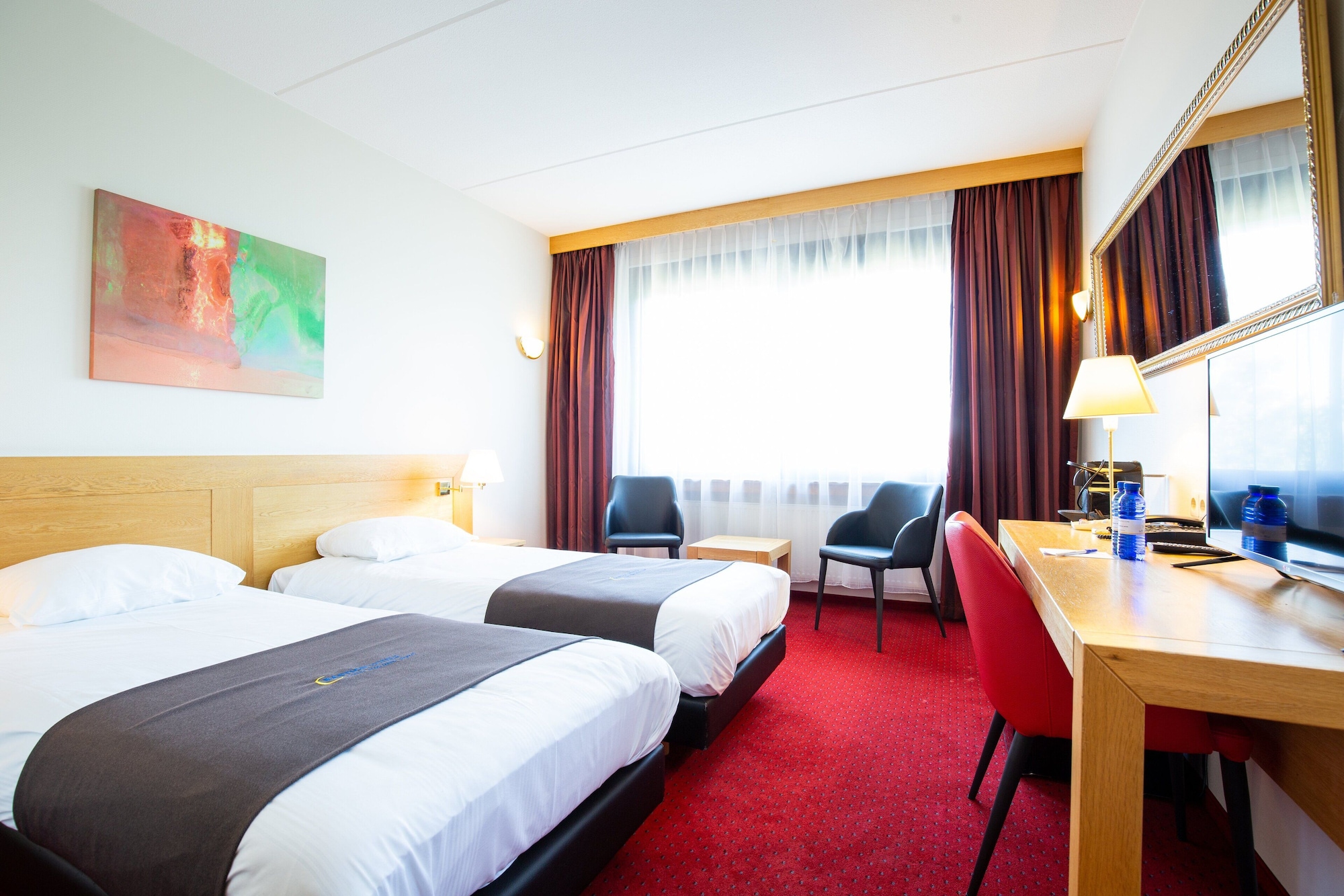 DELUXE, TWIN BEDS