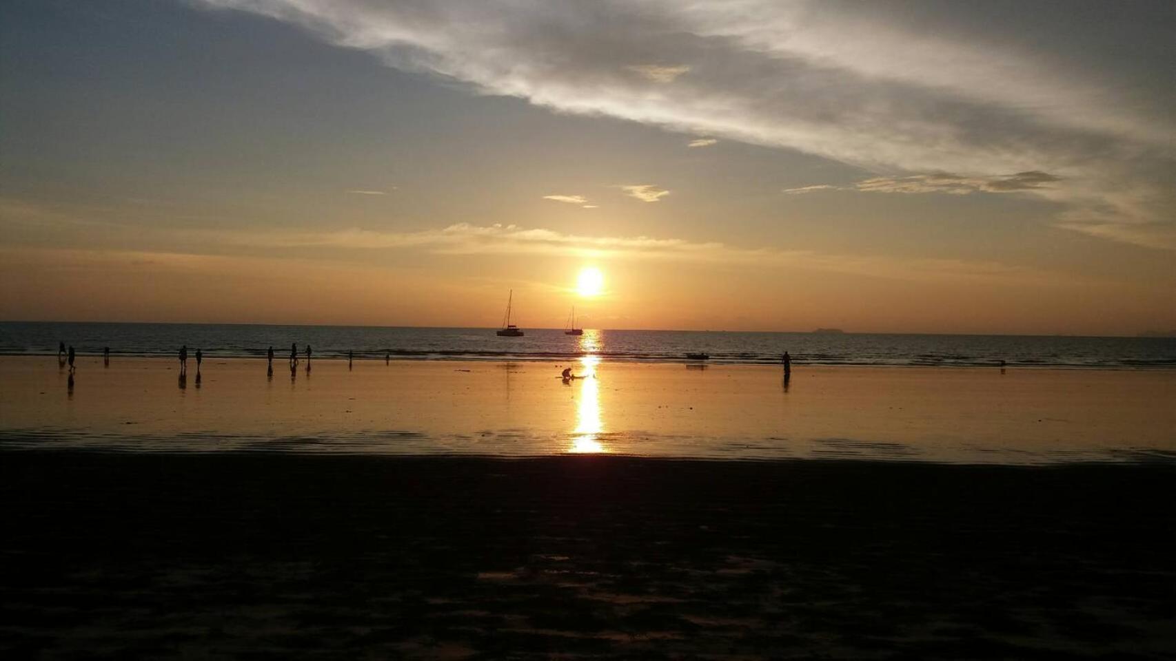 Lanta Long Beach Hostel 34/50
