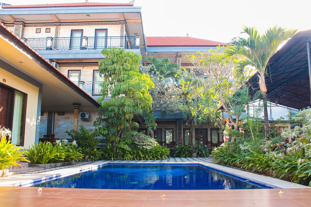 Putu Guest House 2 33/35
