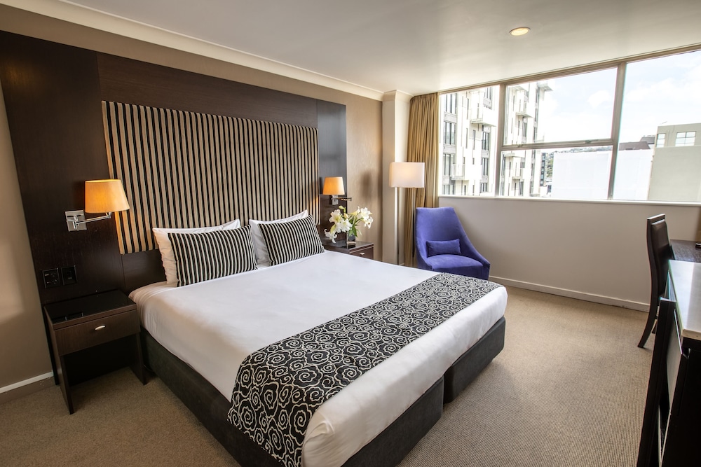 SUPERIOR, KING BED