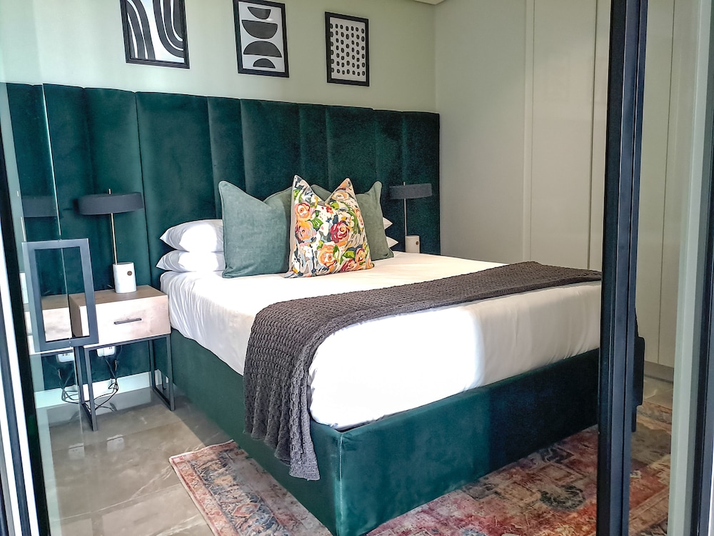 Ellipse Executive Apartment 14/50