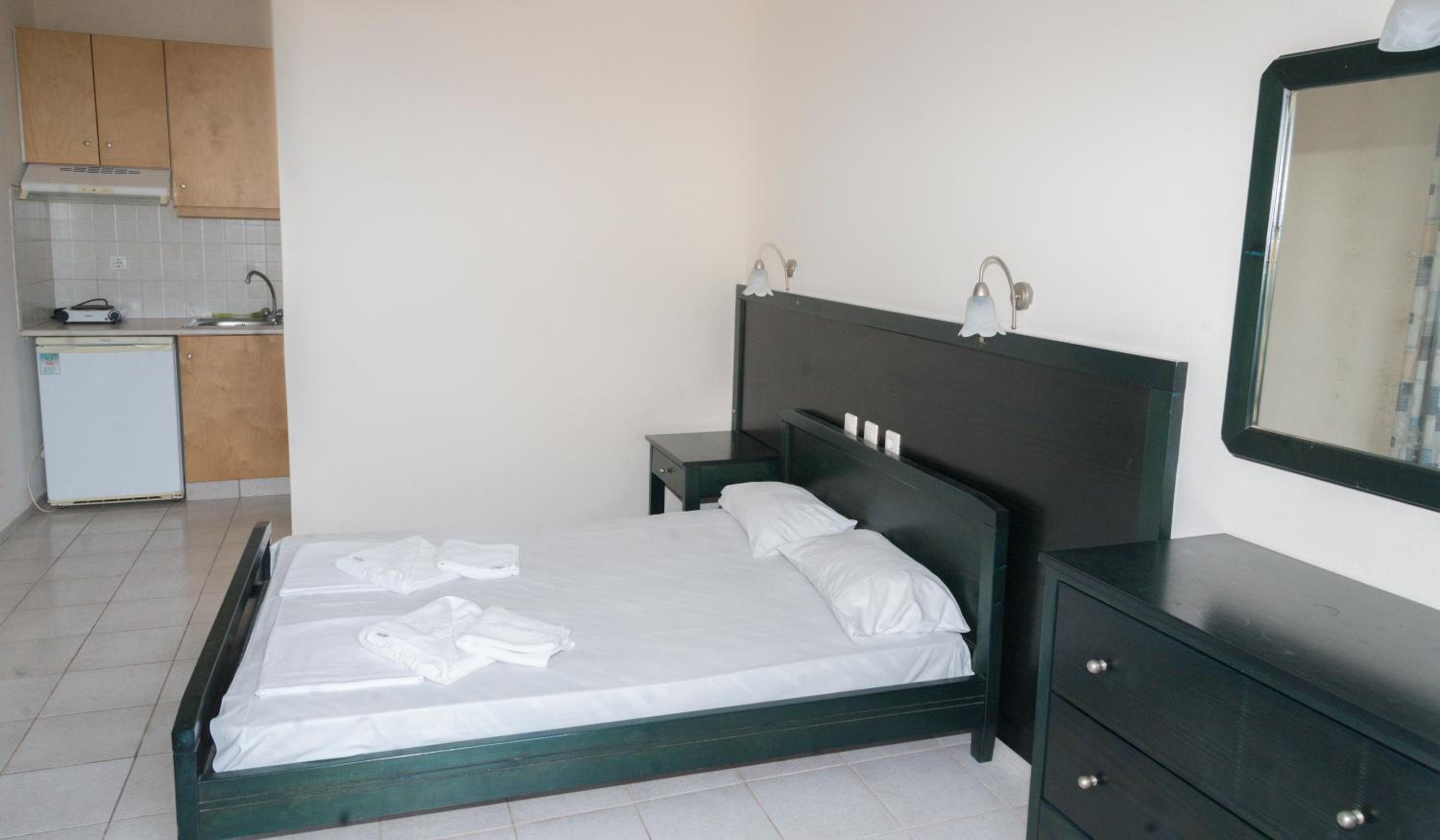 Sunset Studios Apartments 20/50