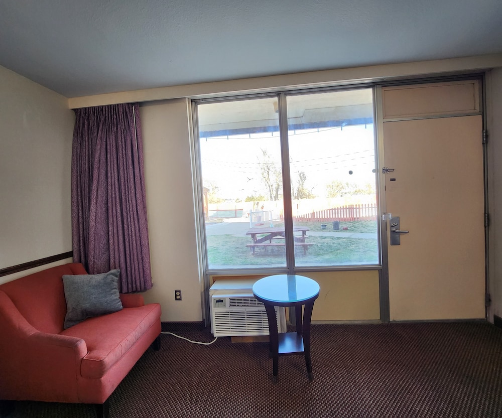Travelodge by Wyndham Oakley 37/63