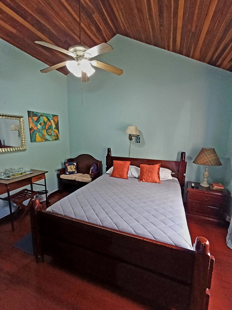 The Cariari Bed and Breakfast 24/50