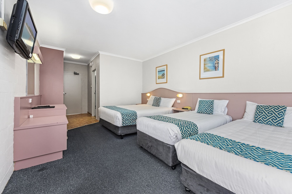 Palm Court Motor Inn 15/40