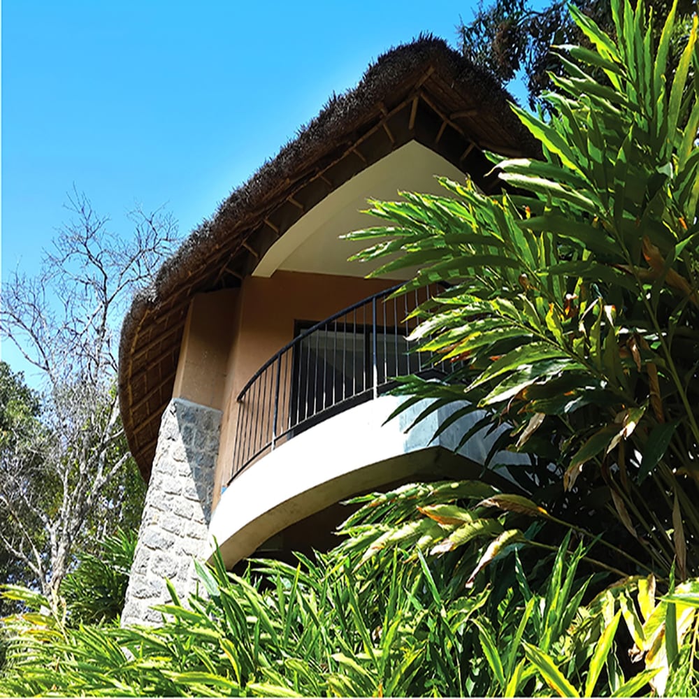 POETREE SAROVAR PORTICO 2/74