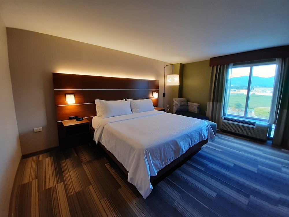 Standard, King Bed, Extra Floor Space