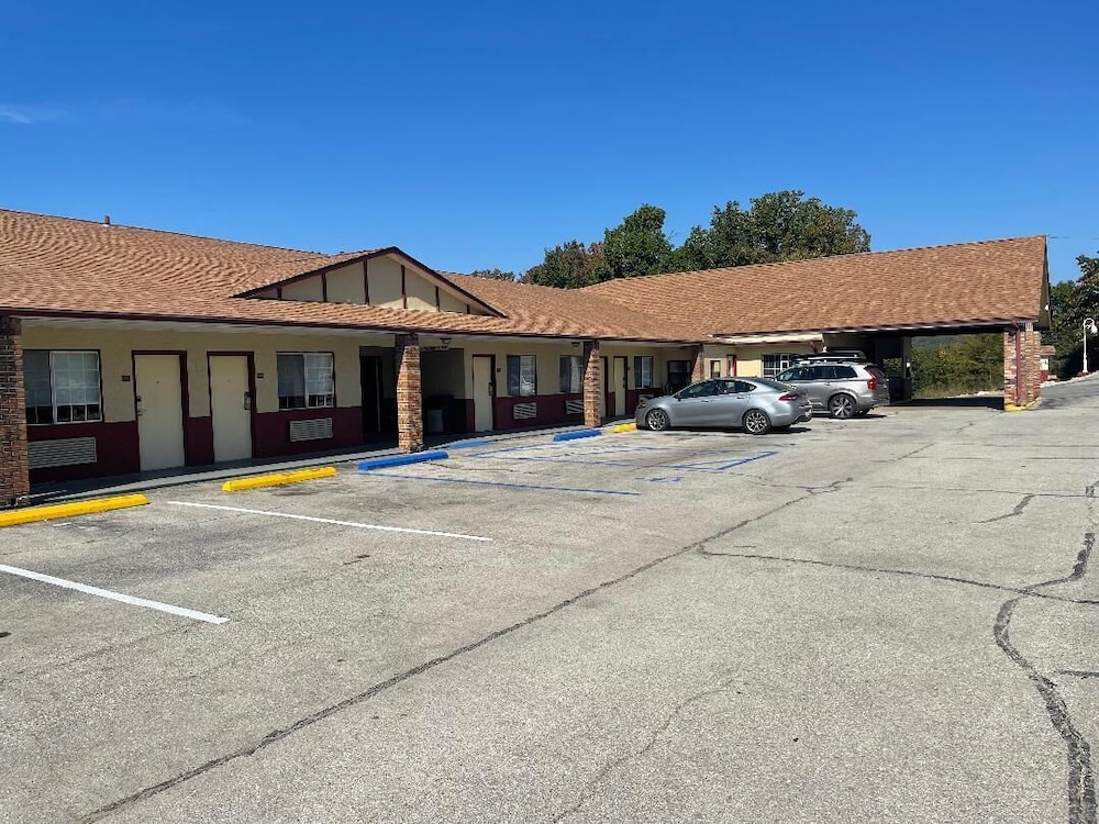 Hardy Village Inn 2/25