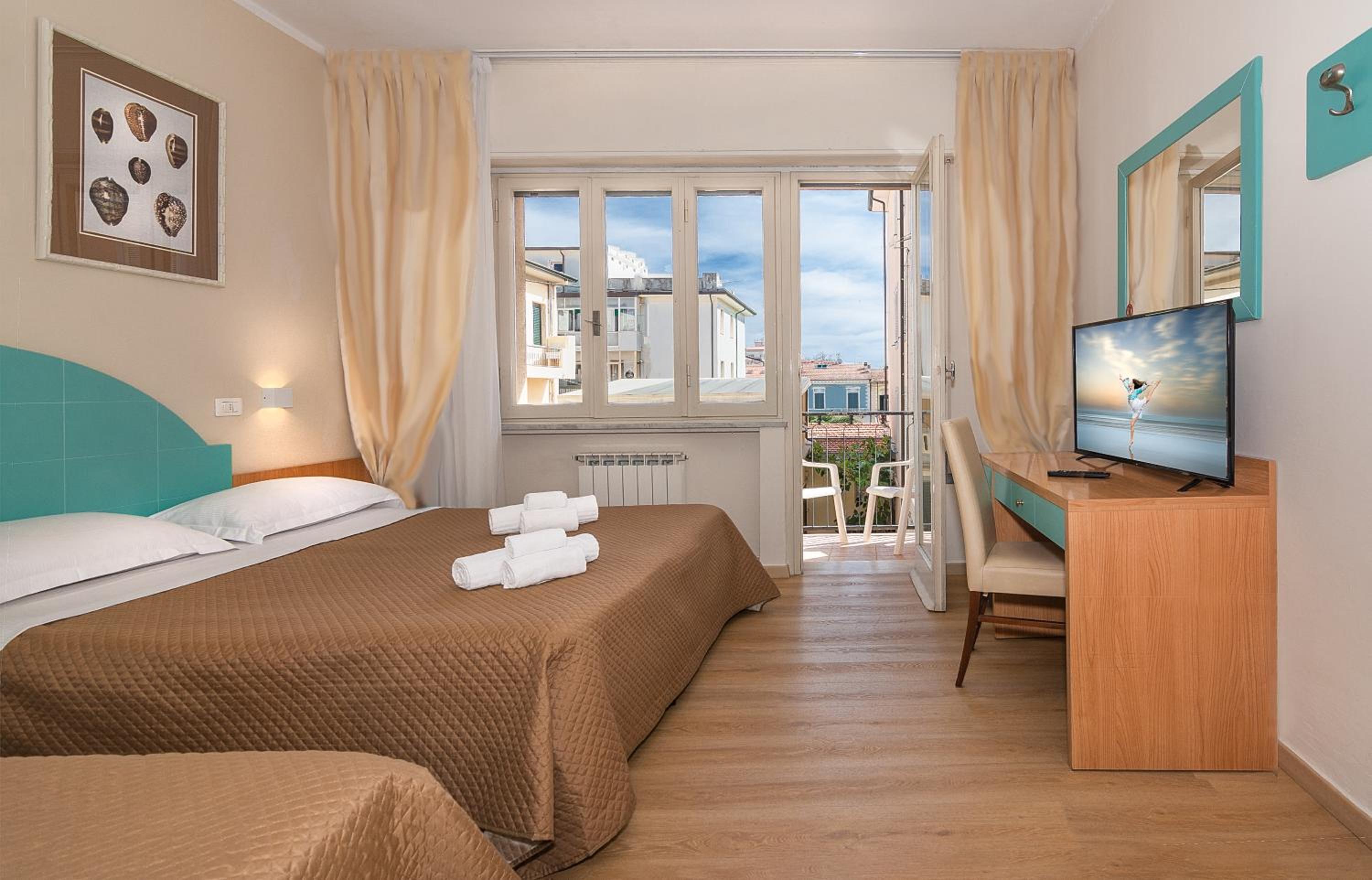 Room, Triple, Balcony