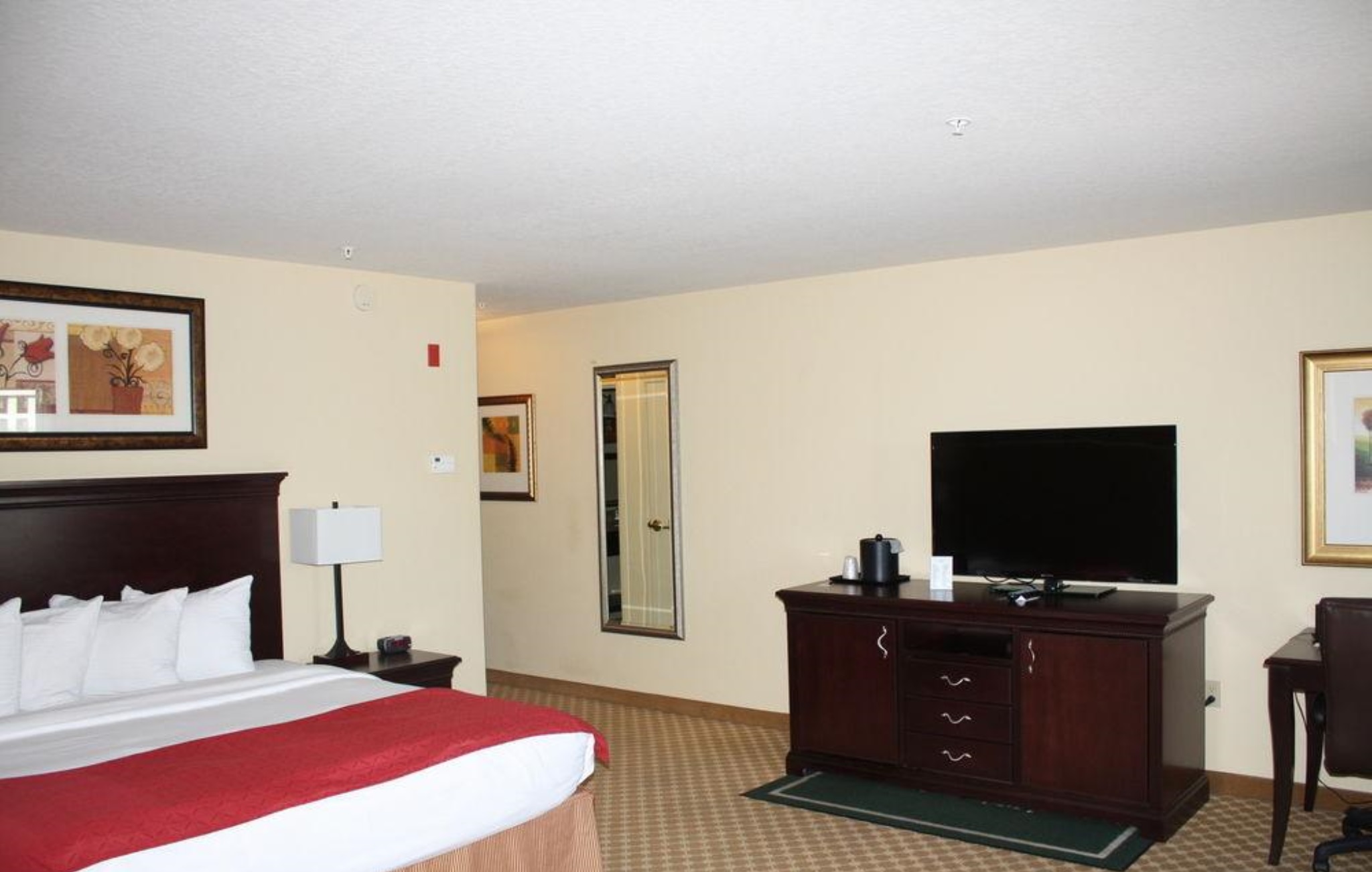 SUITE, KING BED