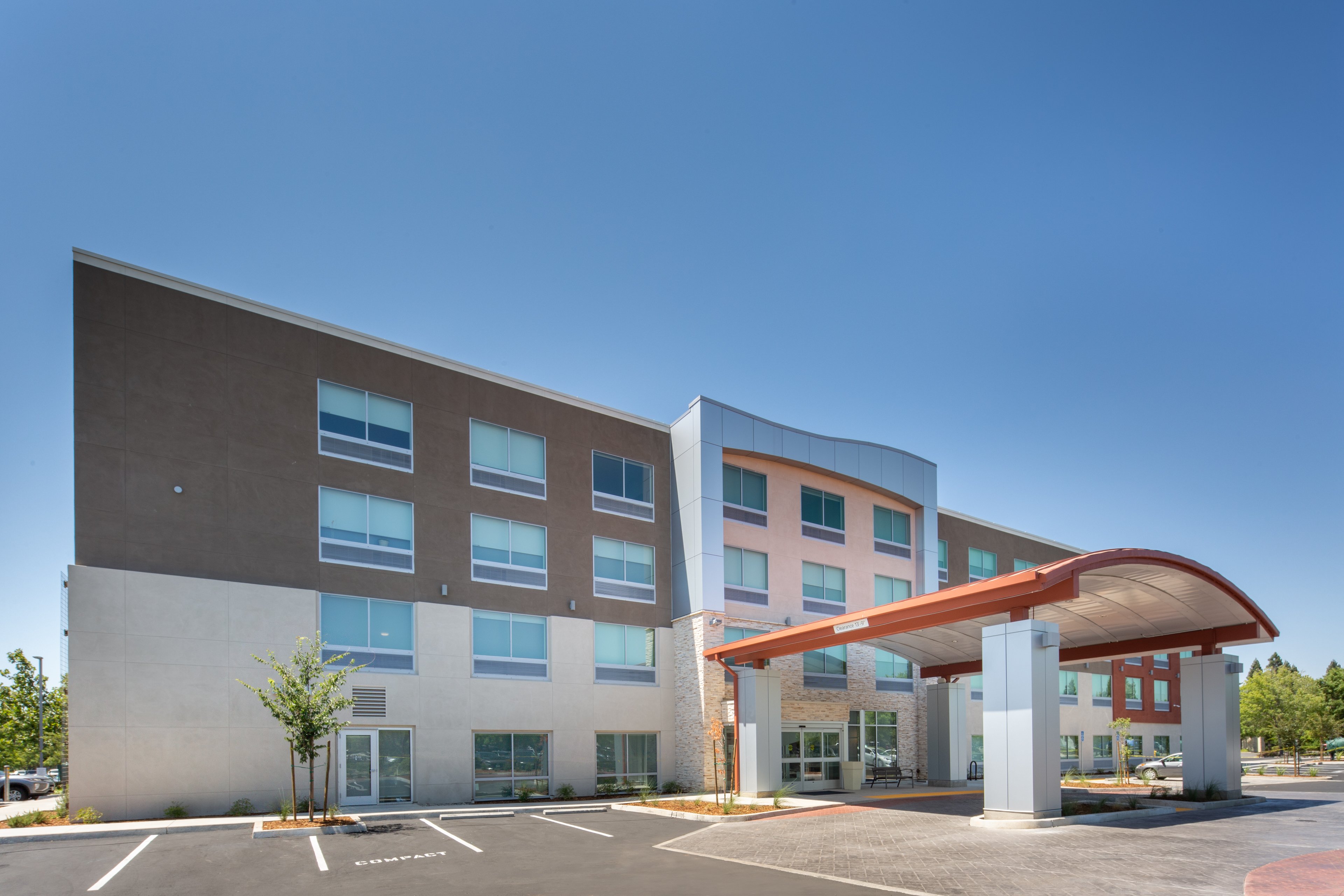 Holiday Inn Express and Suites Chico an IHG Hotel 62/66