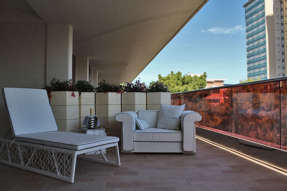 PARADISO HOTEL BOVELACCI 57/68