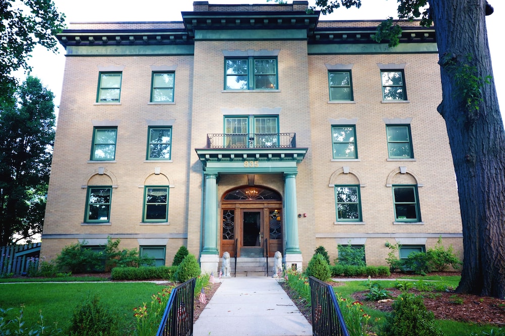 Inn at 835 Boutique Hotel 1/50