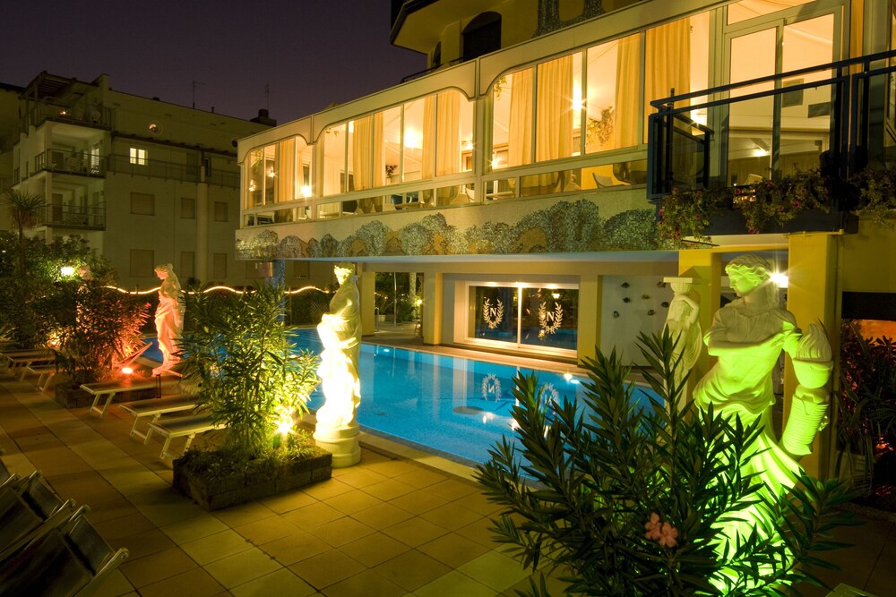 Hotel Napoleon 2/50