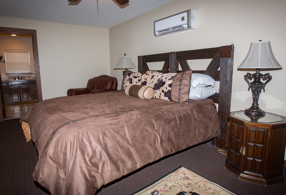 ROOM, KING BED