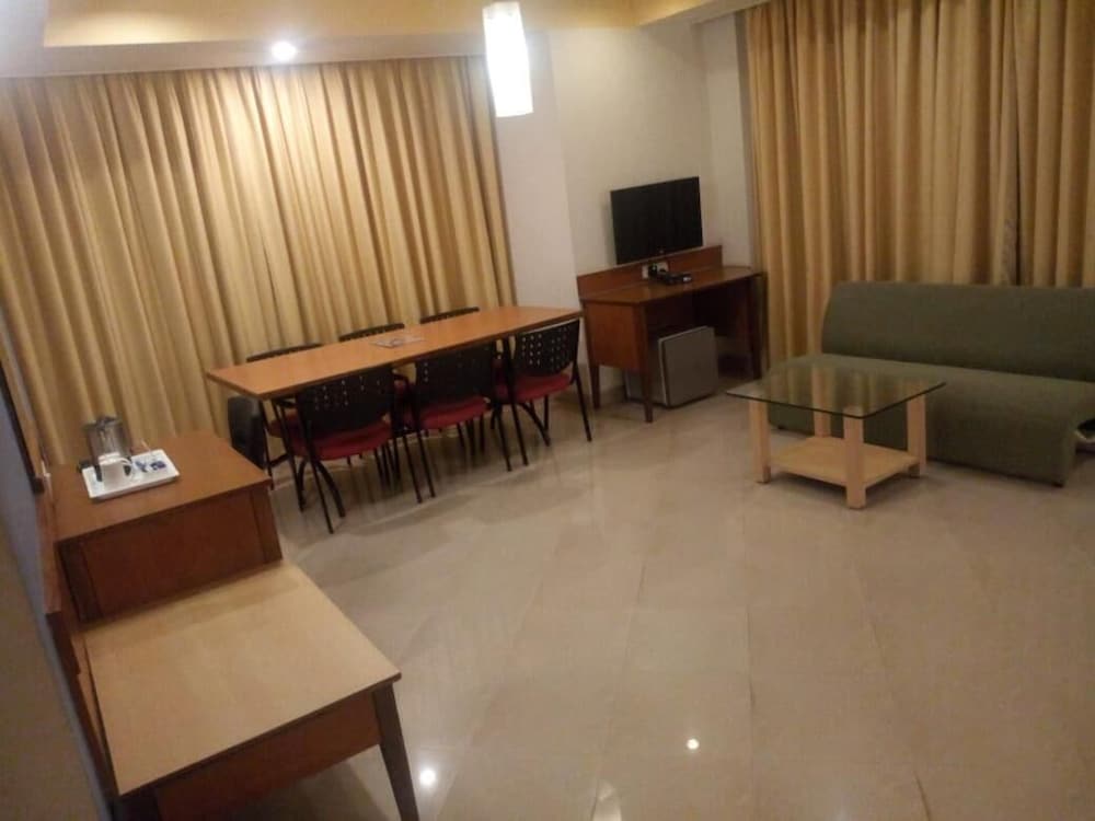 Oyo Premium Muncipal Garden Margao 14/17