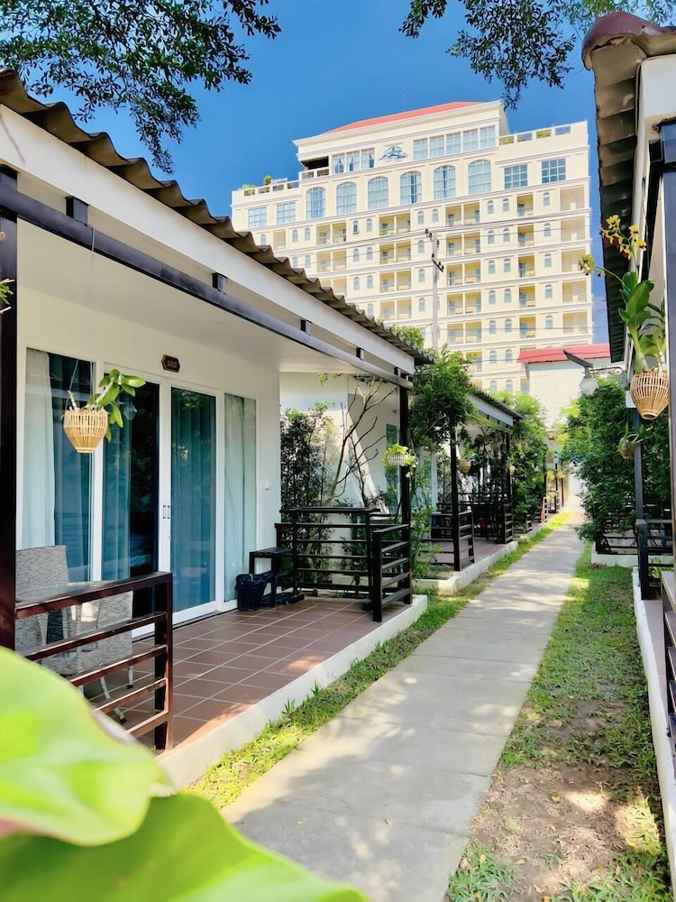 Sea Breeze Resort 1/50