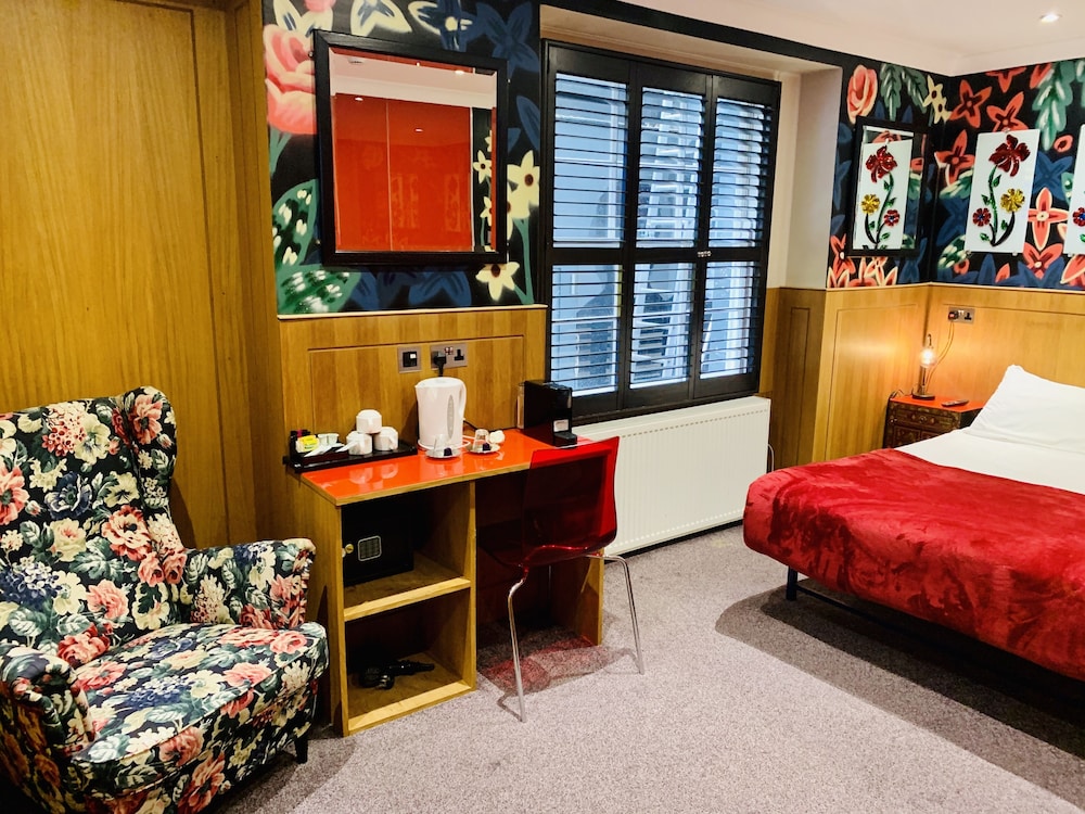 SUPERIOR, DOUBLE OR TWIN BED