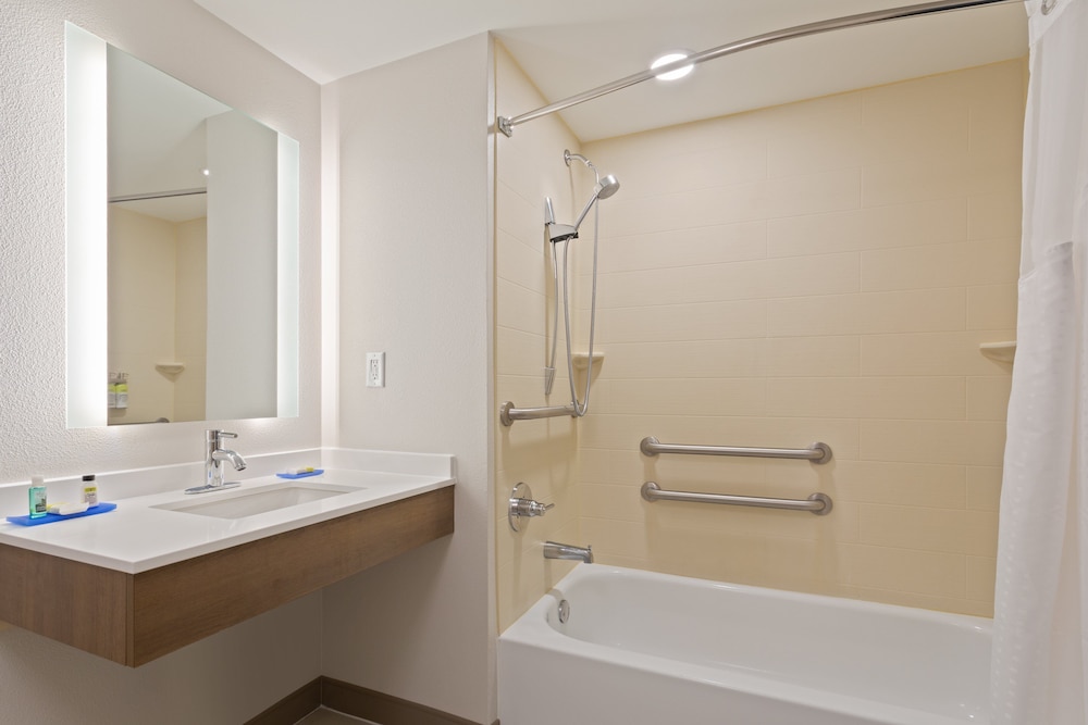 Holiday Inn Express Hotel & Suites Largo-Clearwater 39/40