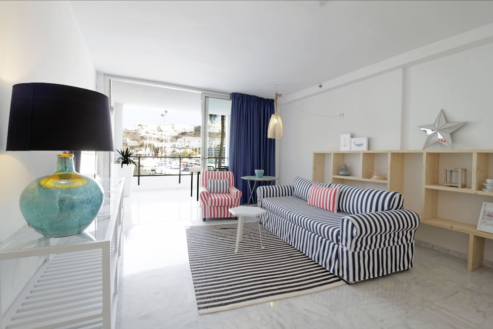Marina Suites Hotel 43/68