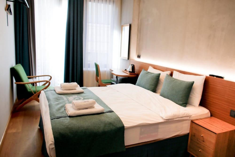 Aleksandr Pera Hotel 11/50