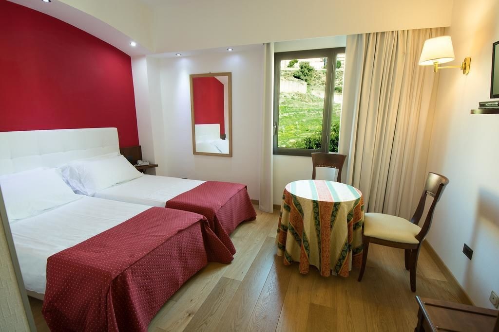ROOM, SINGLE, DOUBLE BED