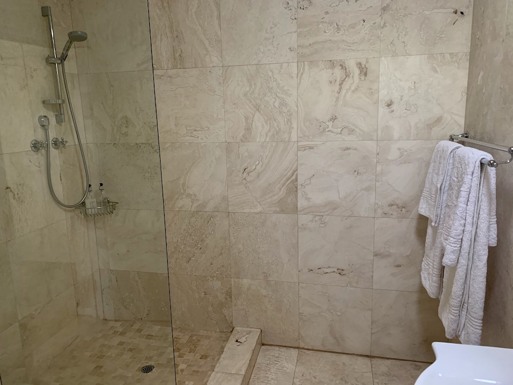 Beluga of Constantia Guest House 39/42