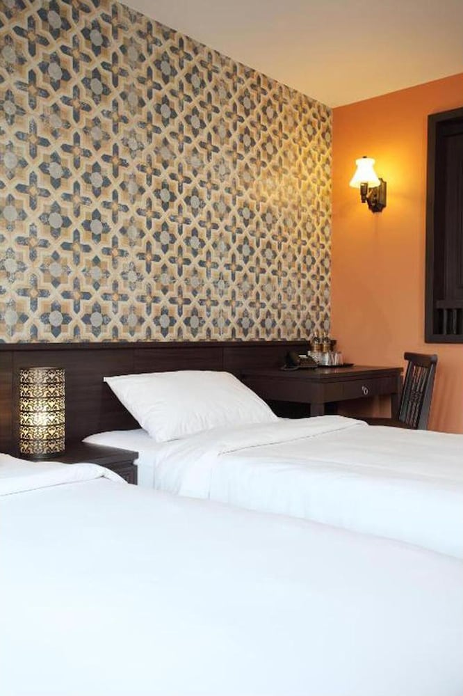 Rambuttri Village Inn Plaza 28/69