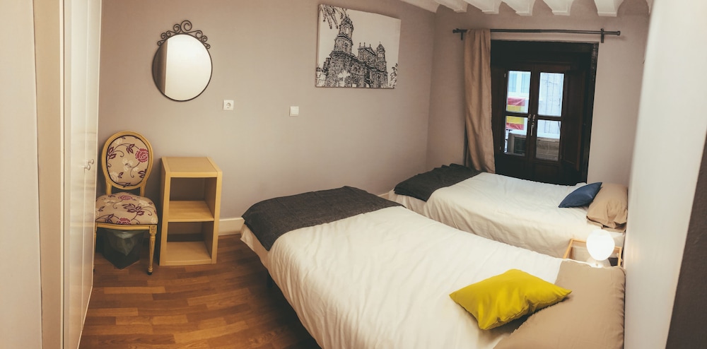 Apodaca Rooms 3/33
