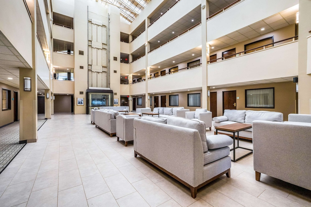 Quality Suites Lansing West 38/45