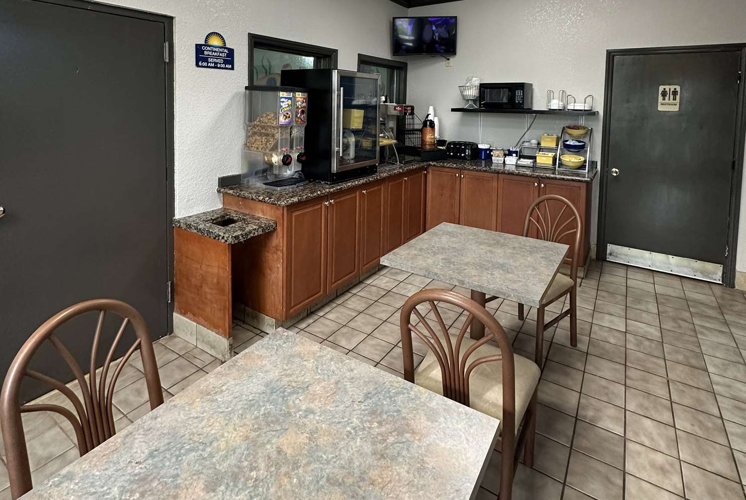 Days Inn By Wyndham Charlotte Northlake 5/8