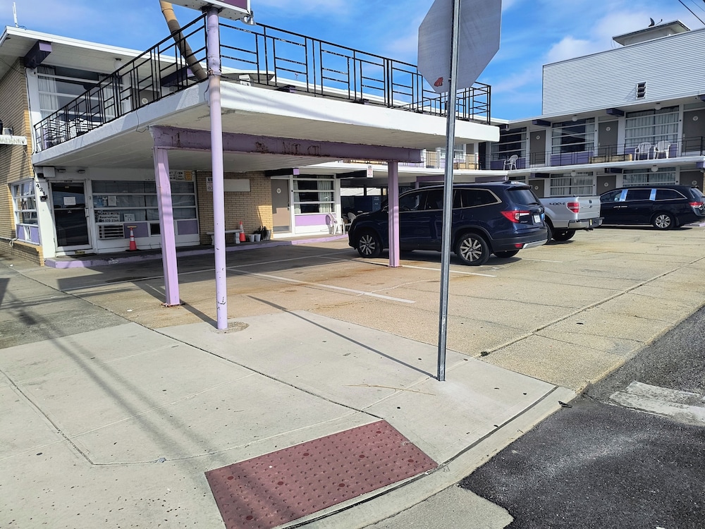 Monaco Motel 26/46