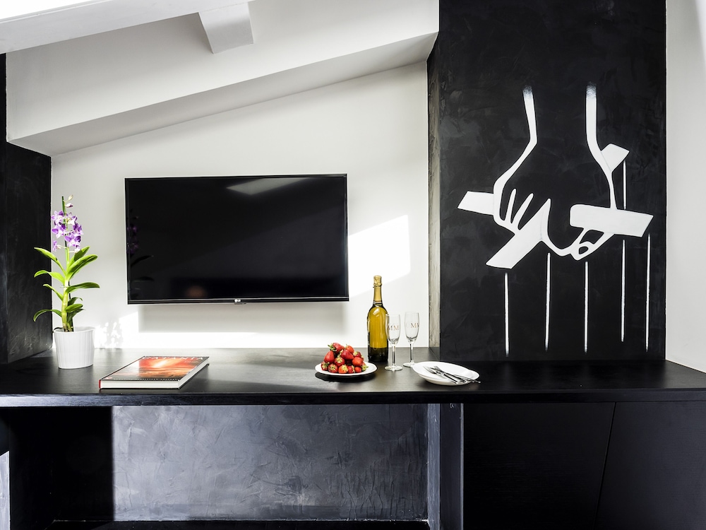 DUOMO SUITES & SPA 47/50
