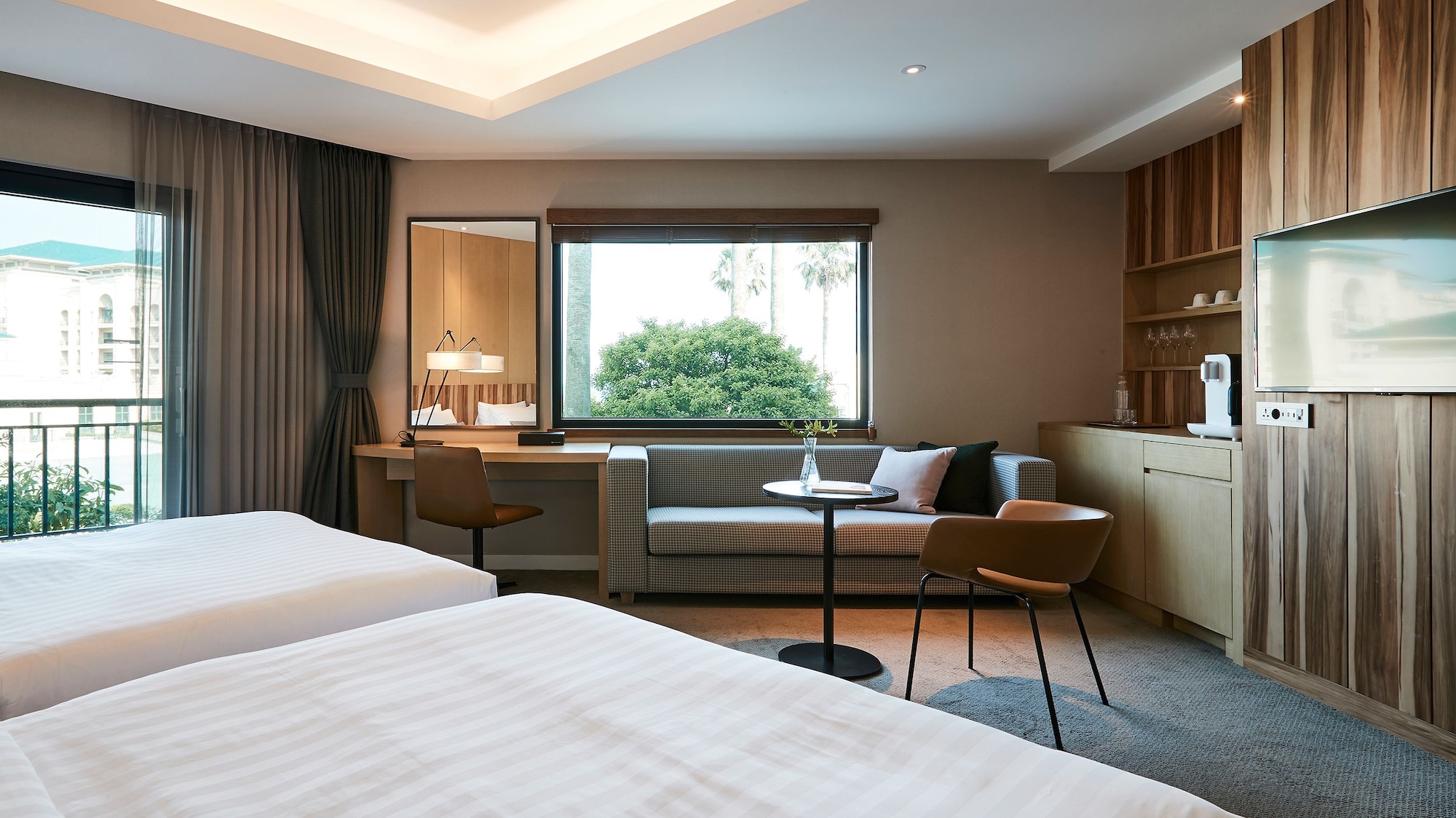 Deluxe, 2 Double Beds, Pool Access, Corner