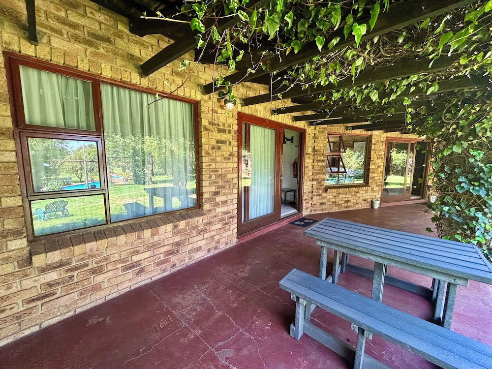 Airport Game Lodge 48/81