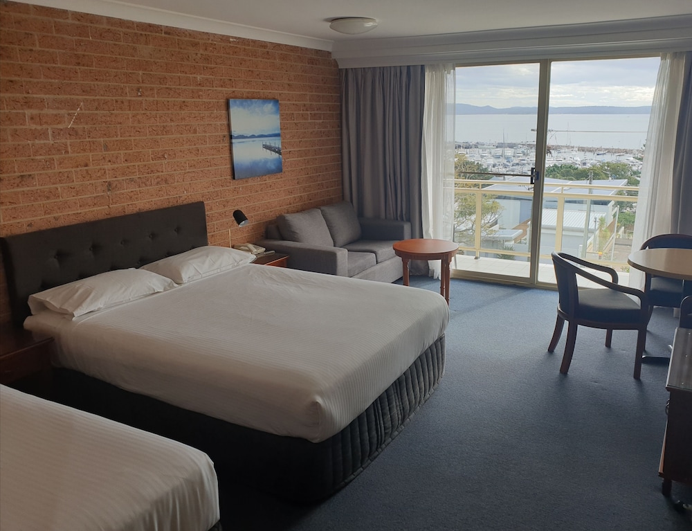 MARINA RESORT 10/50