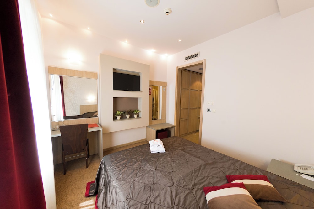 Vigor Hotel 16/50