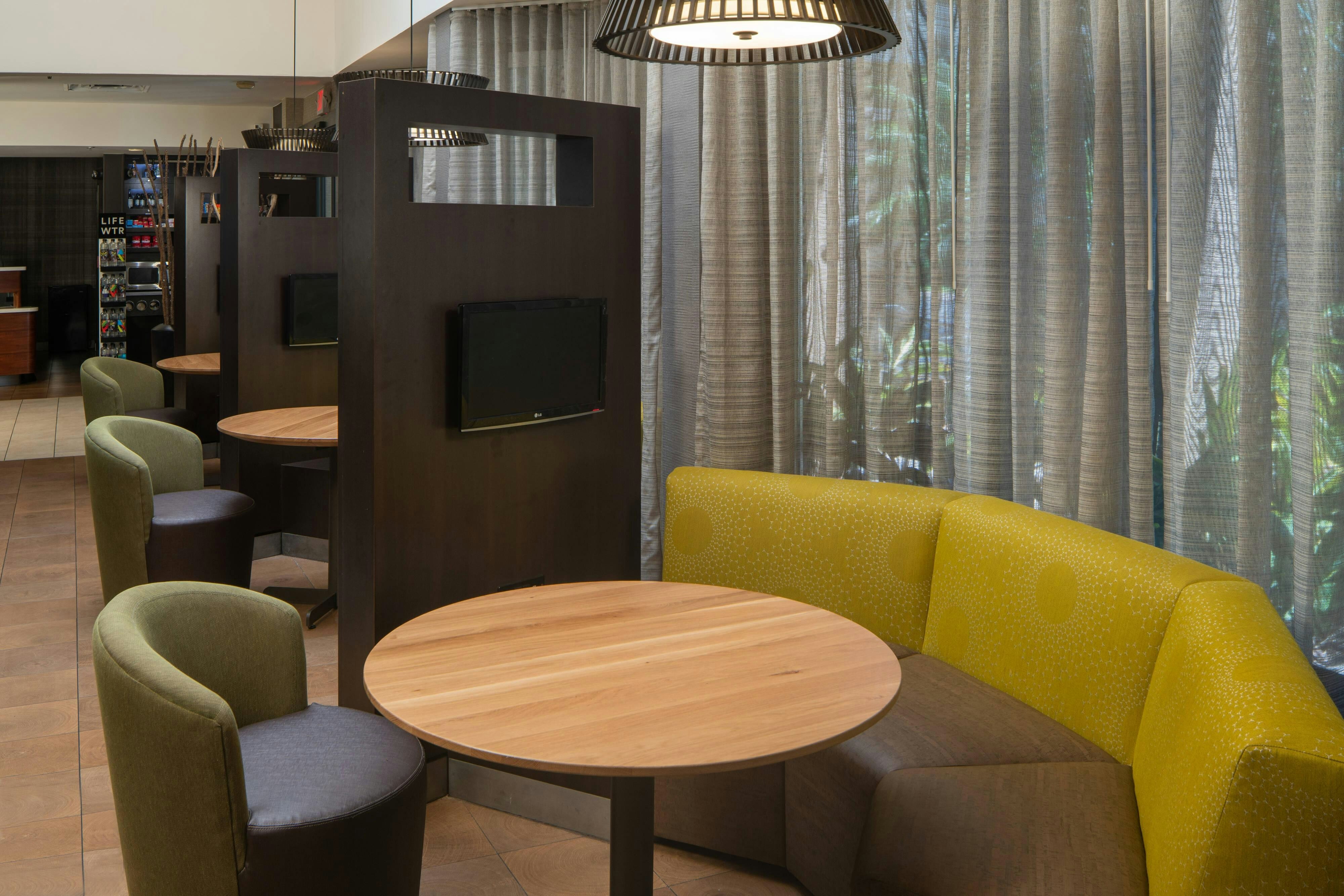 Courtyard by Marriott Jacksonville at the Mayo Clinic Campus/Beaches 28/43