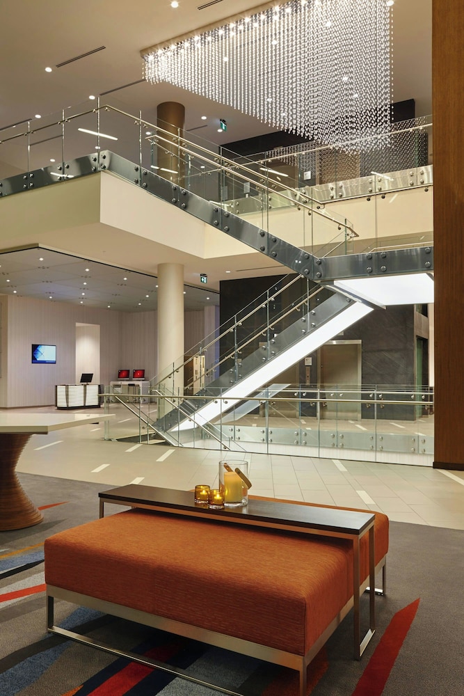 CALGARY AIRPORT MARRIOTT IN-TERMINAL HOTEL