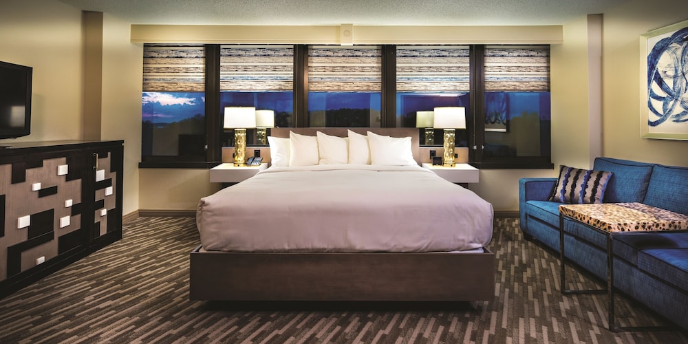 Tower, Deluxe, King Bed, Bay View