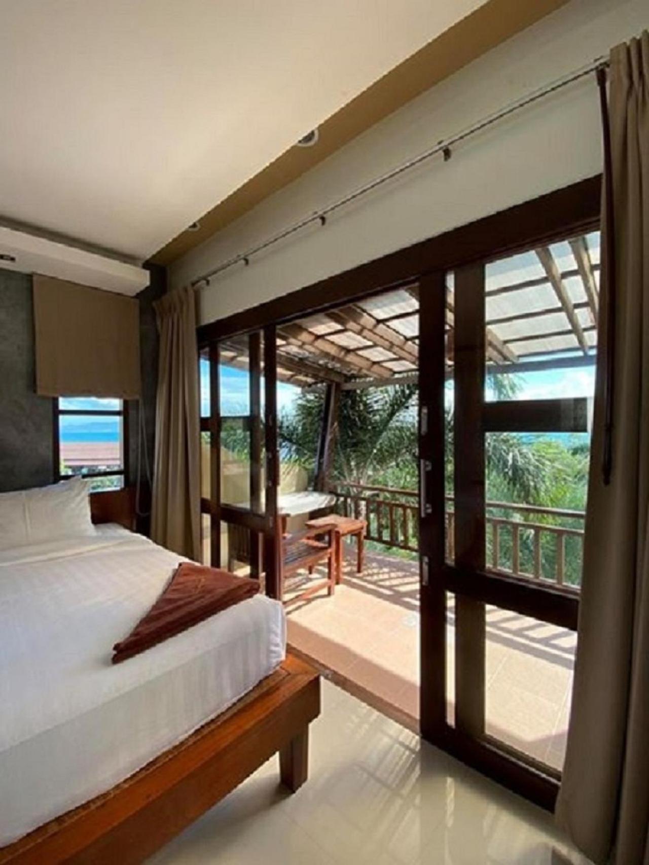 DELUXE, DOUBLE BED, HILL SIDE
