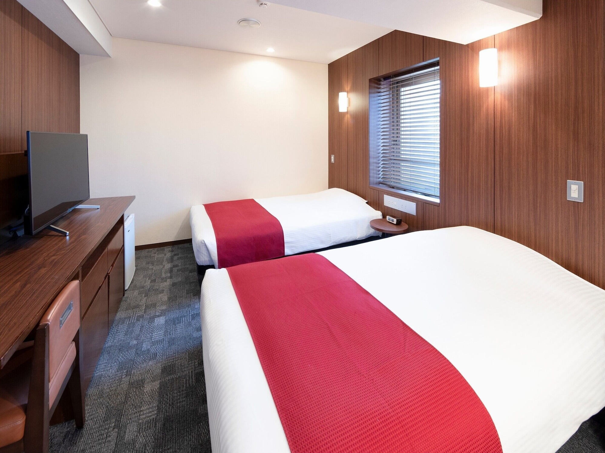 ROOM, TWIN BEDS