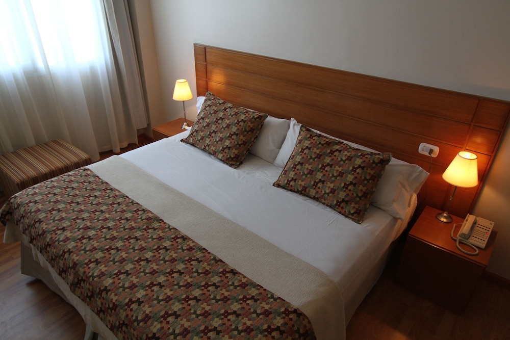 Hotel Catalinas Tucuman 7/50