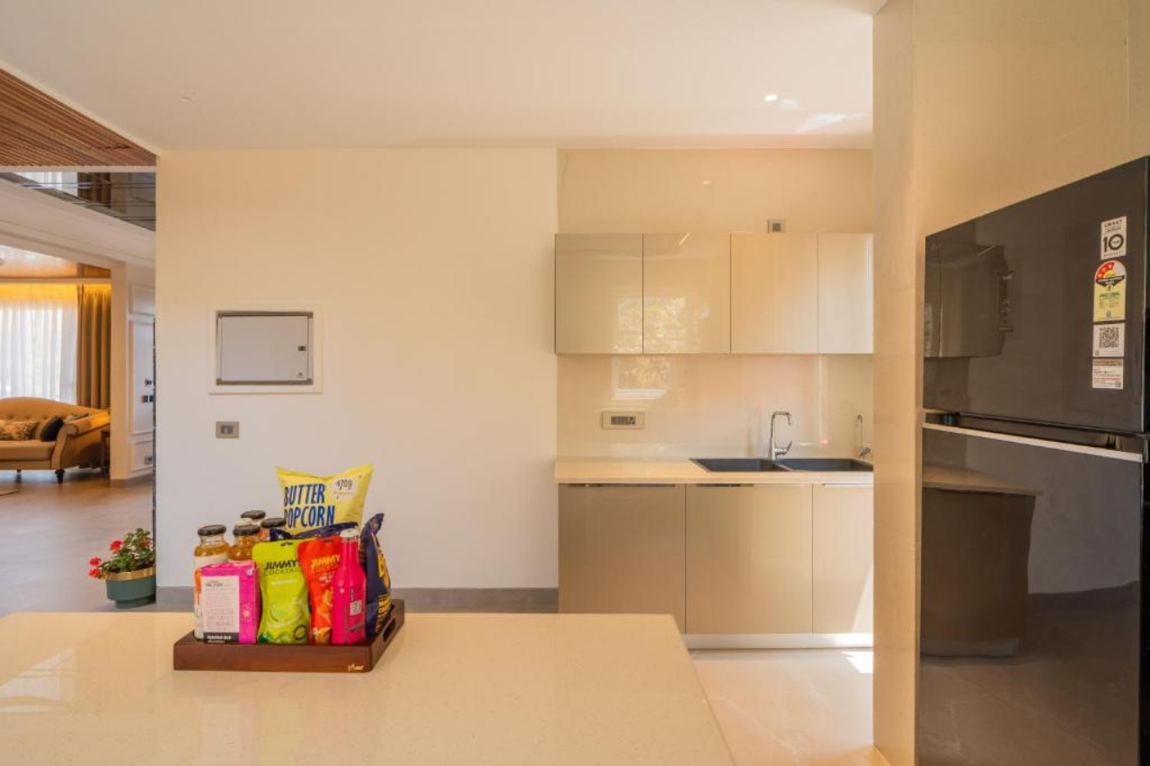 ELIVAAS prive The Royce Daisy Ultra Luxe 4 BHK Villa With Pvt Pool Jacuzzi 360 Hill Views 20/29