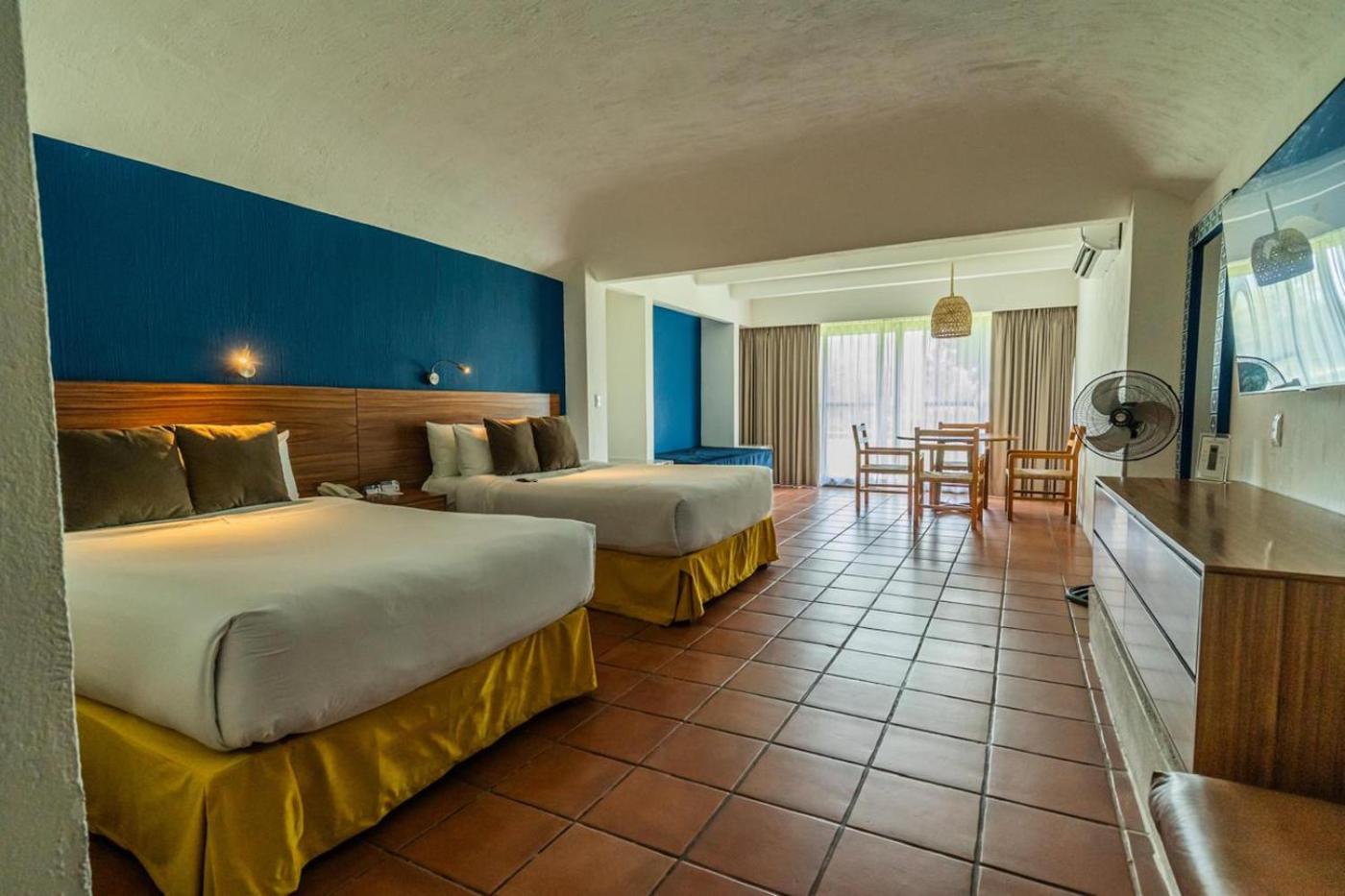 Room, 2 Double Beds, Lake View