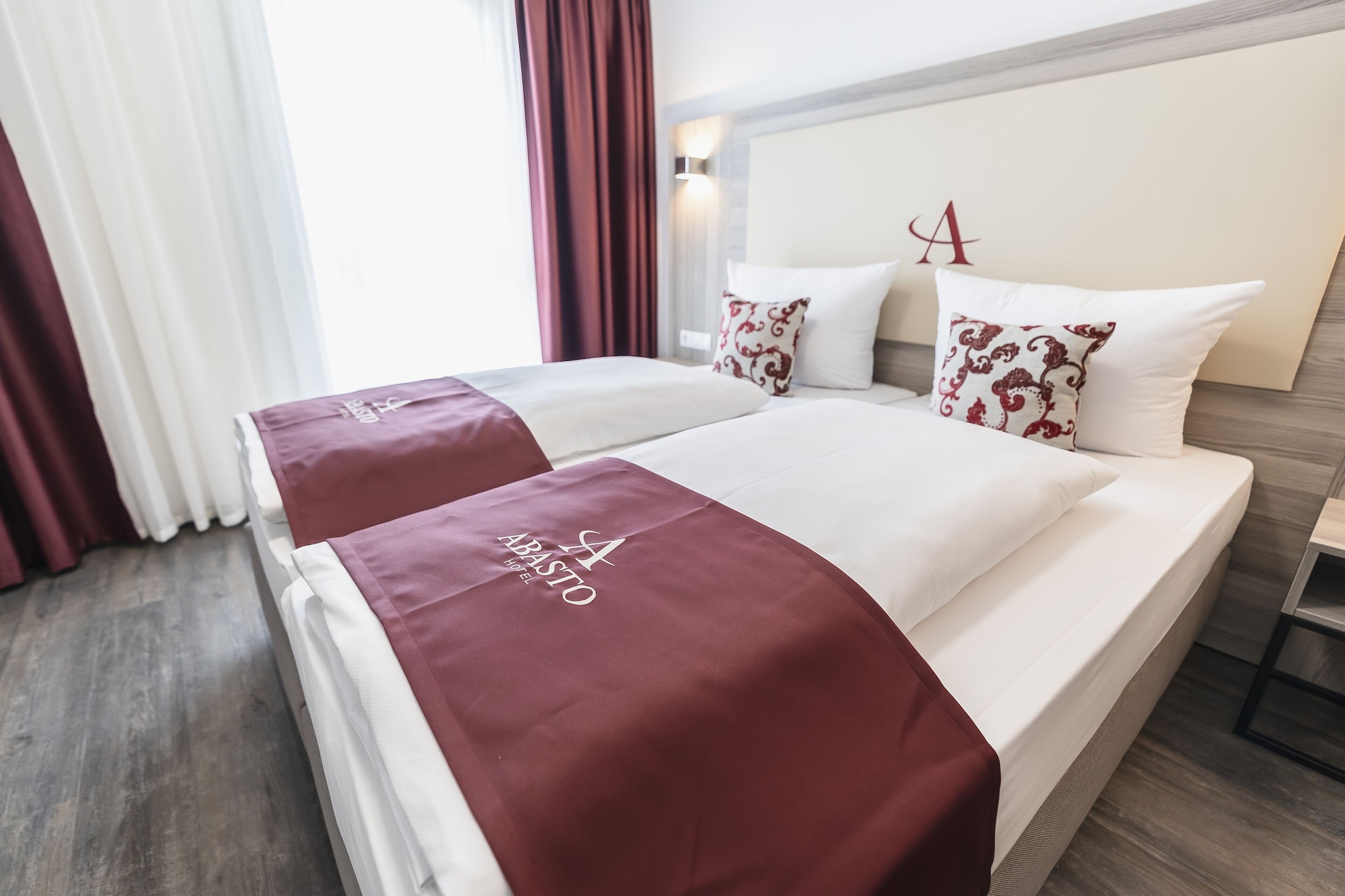 BUSINESS, DOUBLE BED