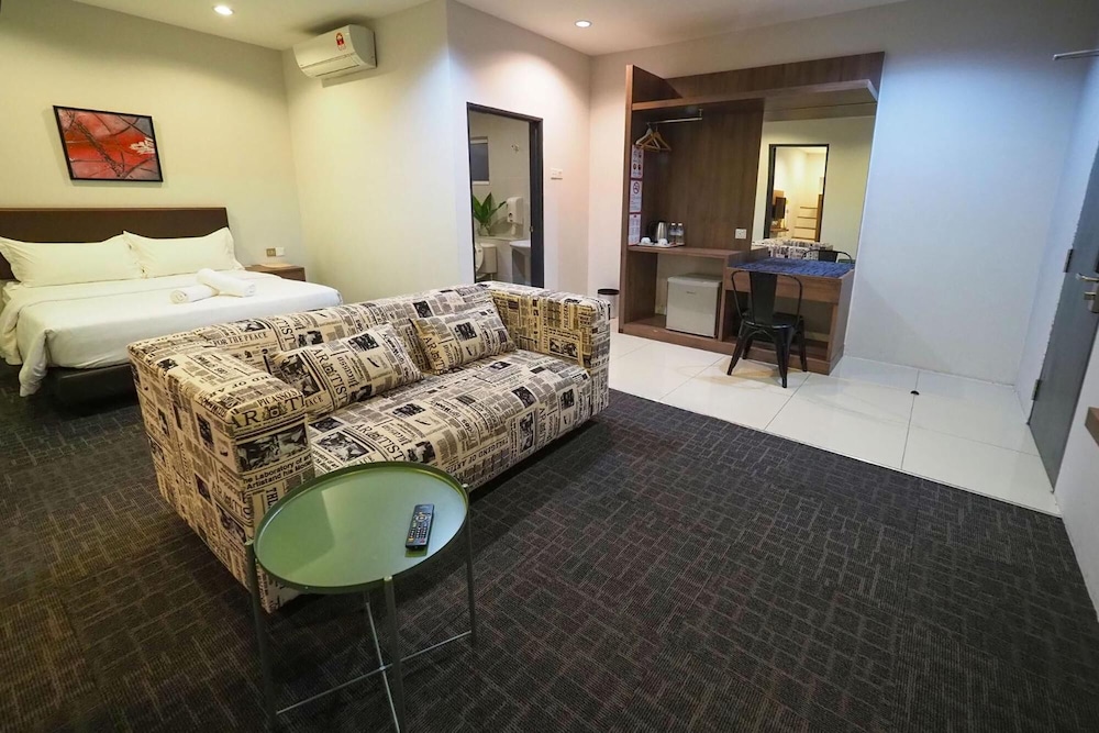 S Boutique Hotel 42/48